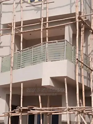 Handrail Glass With Border Line