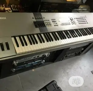 Motif 8 Synth