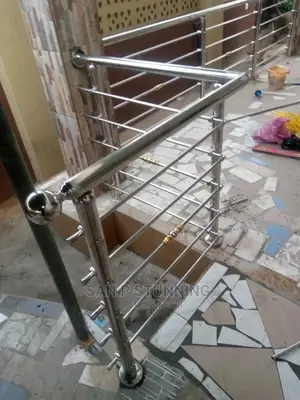 Stainless Handrail Lining With Gold Rings