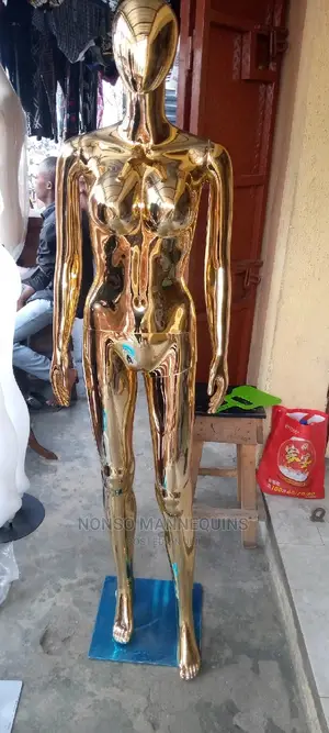 Medium Boobs Faceless Gold Chrome Female Mannequins