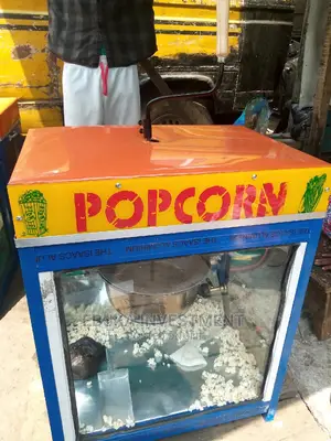 Gas Popcorn Machine in Showglass 6