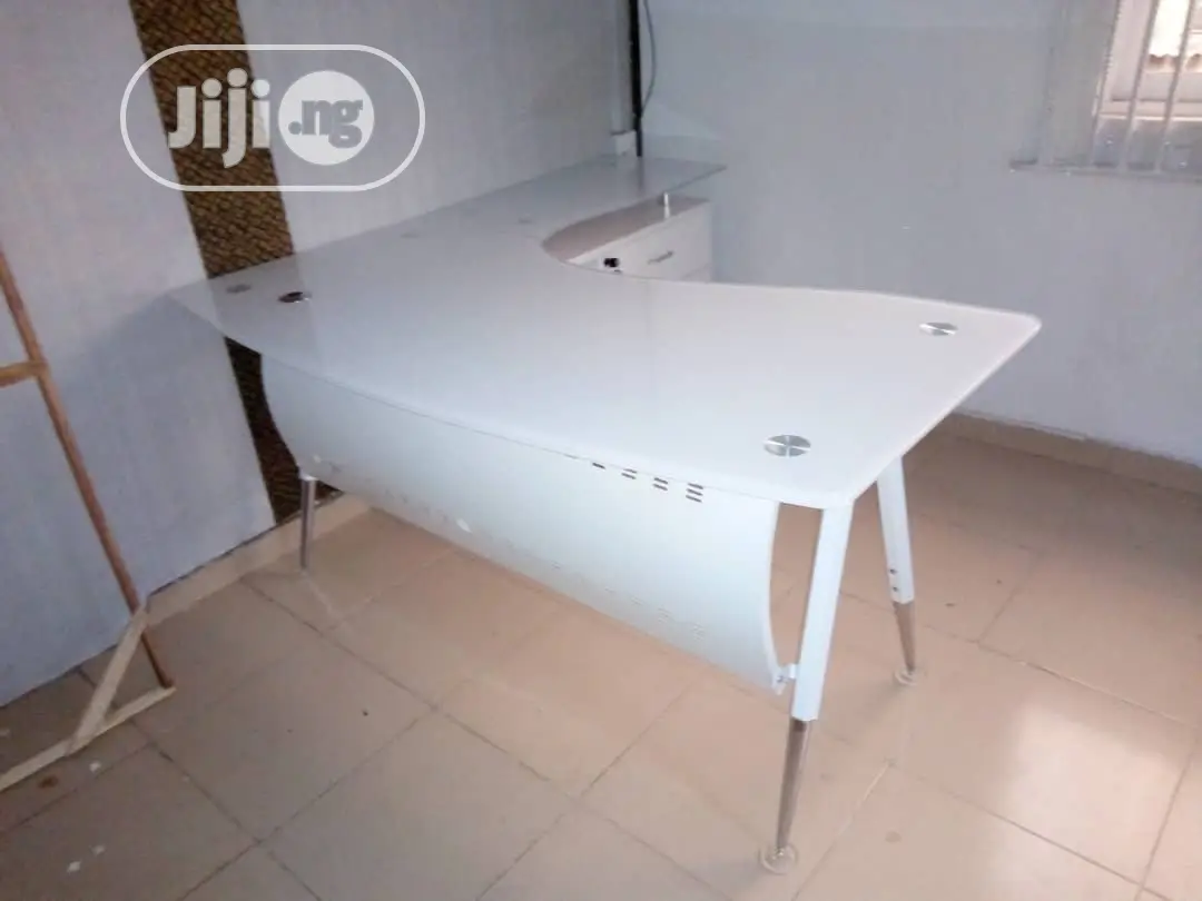 Classic Quality Modern Office Table