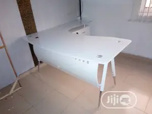Classic Quality Modern Office Table