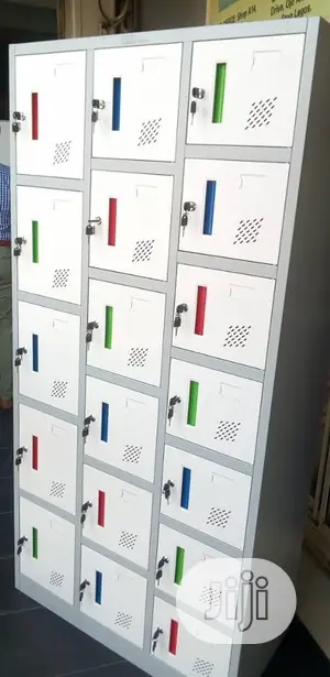 High Quality Modern 18steps Multipurpose Luggage Lockers