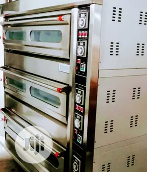 Brand New ,9 Tray Oven