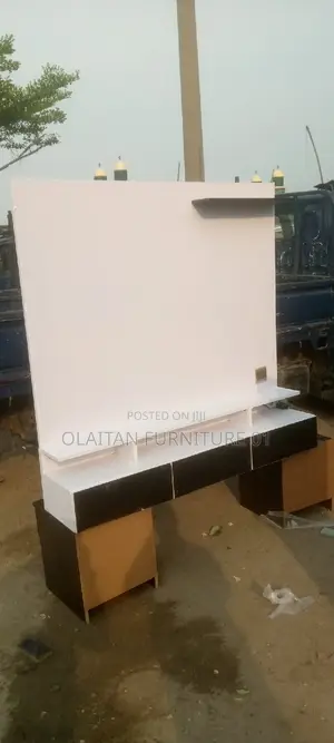 Hanging Tv Console