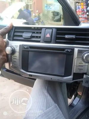 Toyota 4runner Stereo, Camera and Bluetooth System. 2015.