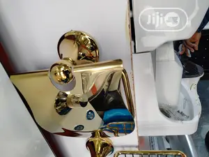 Tissue Holder