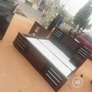 6 X 6 Executive Bed Frame With Dresssing Mirror
