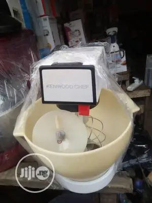 Kenwood Chef Original Stand Mixer 5litres Plastic Bowl.