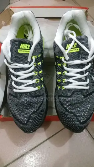 Nike Zoom Structure 18 Jugging Canvas