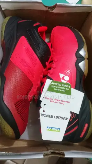 Yonex Size 41 Badminton Canvas