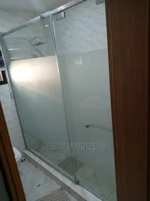 Shower Cubicle Carrying Sticker