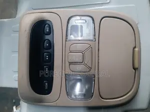 Toyota Sienna Roof Light 2006 Model