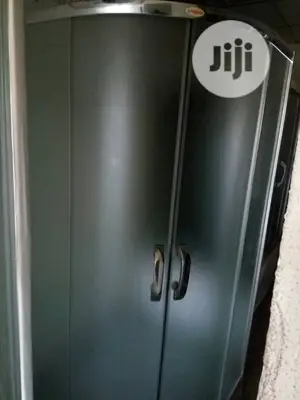 90*90 Cubicle With Thick Shower Tray