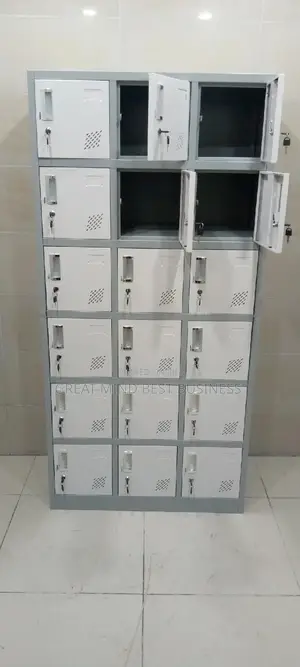Metal Doors Workers Lockers by 18 Doors
