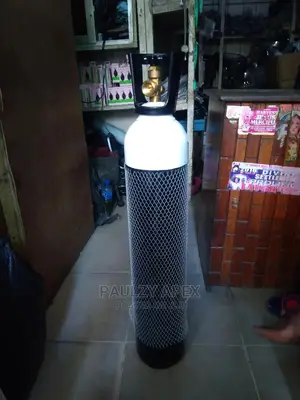 Oxygen Cylinder (Side)