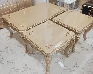 Royal Center Table 2 Side Stools