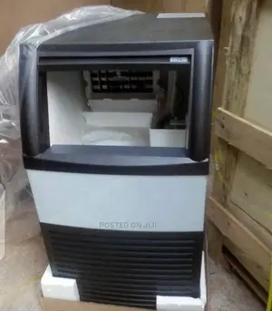 Ice Cube Maker Machine Processing 32 Cubes