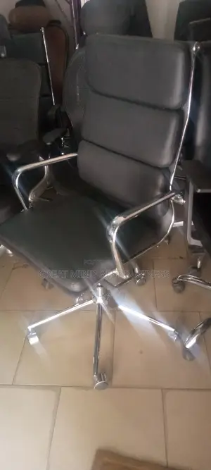 Italian Executive Swivel Office Chair