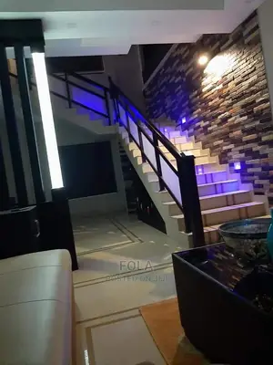 Modern Ceiling/Wall Screeding /Lightning