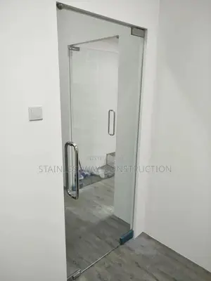 10 Mm Swing Door