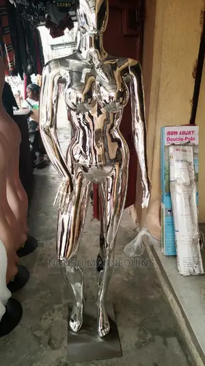 Big Breast Size 12 Uk Silver Chrome Faceless Female Mannequi