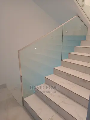 Frameless Tampered Glass Staircase