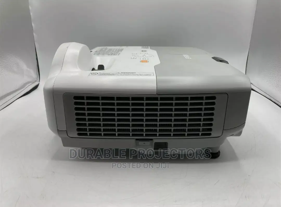 Short Throw Projectors