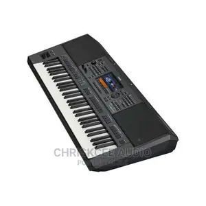 Yamaha PSR-SX700 61-Key Mid-Level Arranger Keyboard