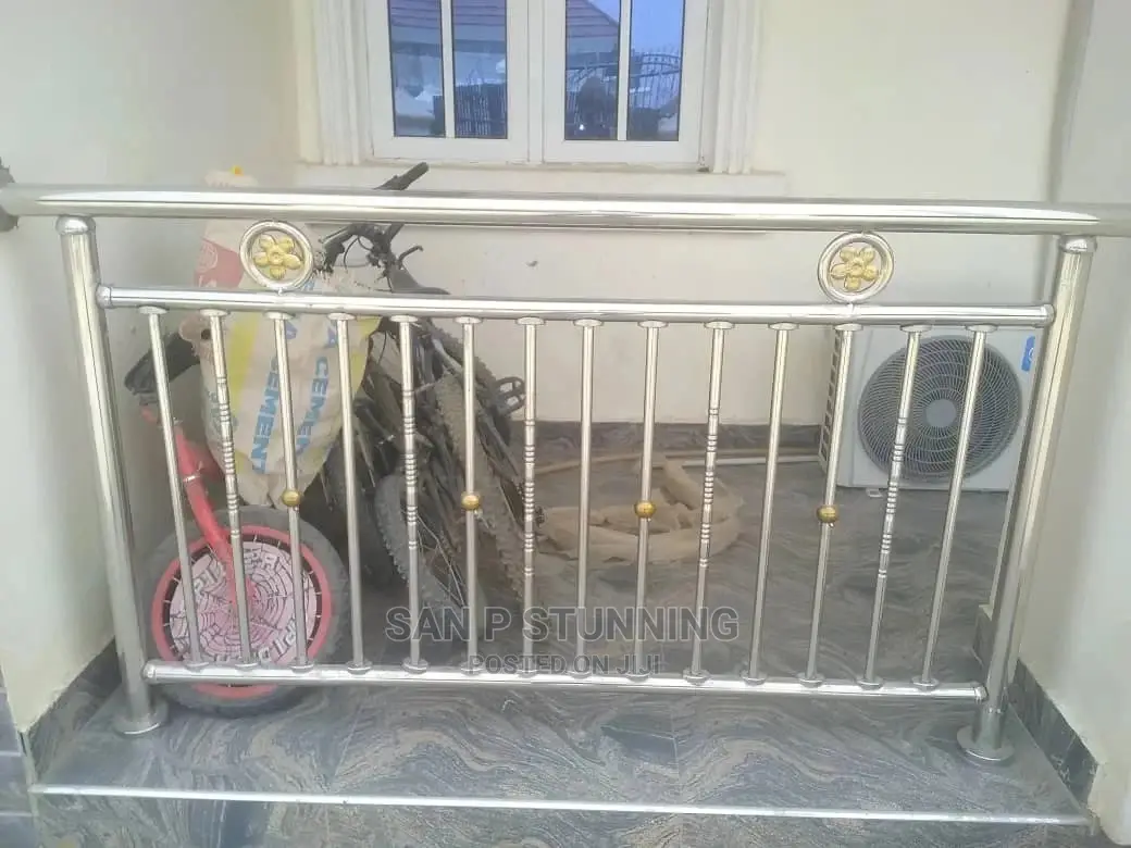 Stainless Handrail With Round Design