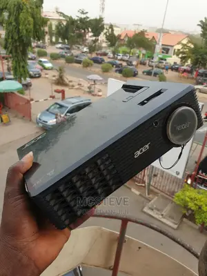 Acer X112 DLP Projector