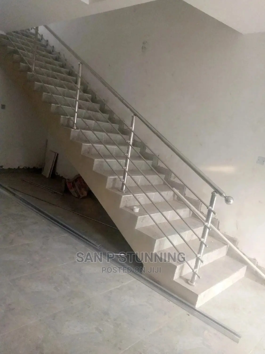Stainless Rail Linning Design