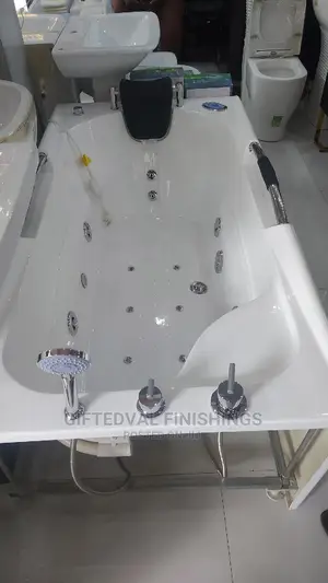 Single Jacuzzi