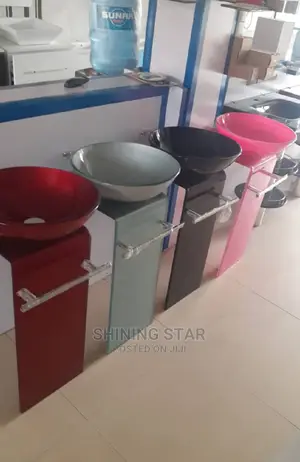 L - Shaped Glass Basin With Mirror