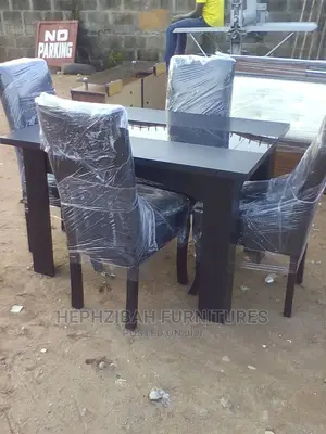 Dinning Set With Glass and 4 Seat