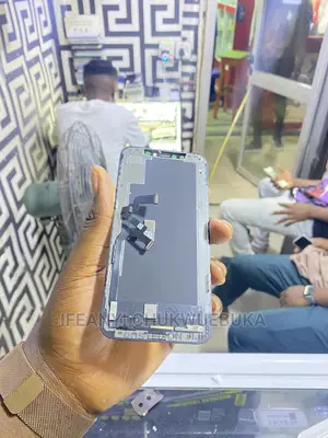 iPhone Xs New Screen With One Year Guarantee