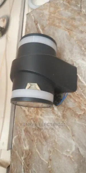Quality LED Waterproof Up and Down Light for Indoor Outdoor