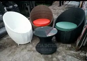 Cain/Rattan/Basket Table