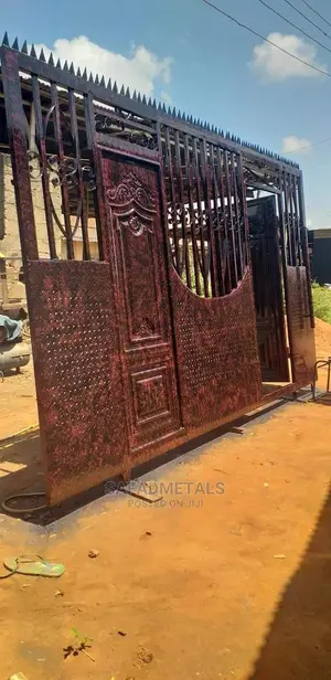 Viewable Rolling Gate