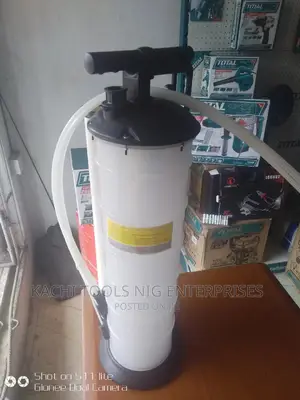 Car Engine Oil and Extractor
