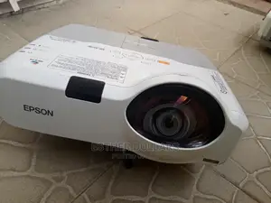 Very Sharp Short Throw Epson Projector for Limited Space