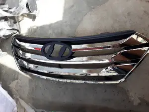 Front Grill Santafe 2012.