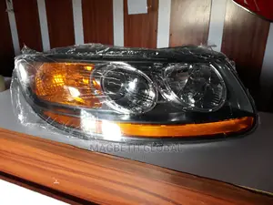Headlamp for Hyundai Santafe 2010.