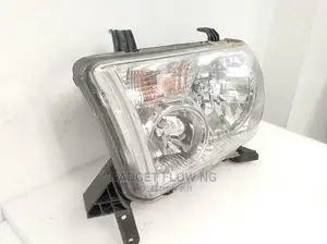 2007-2013 Toyota Tundra Headlight (Left and Right Side)