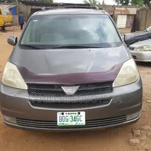 Toyota Siena 2006 for Hire