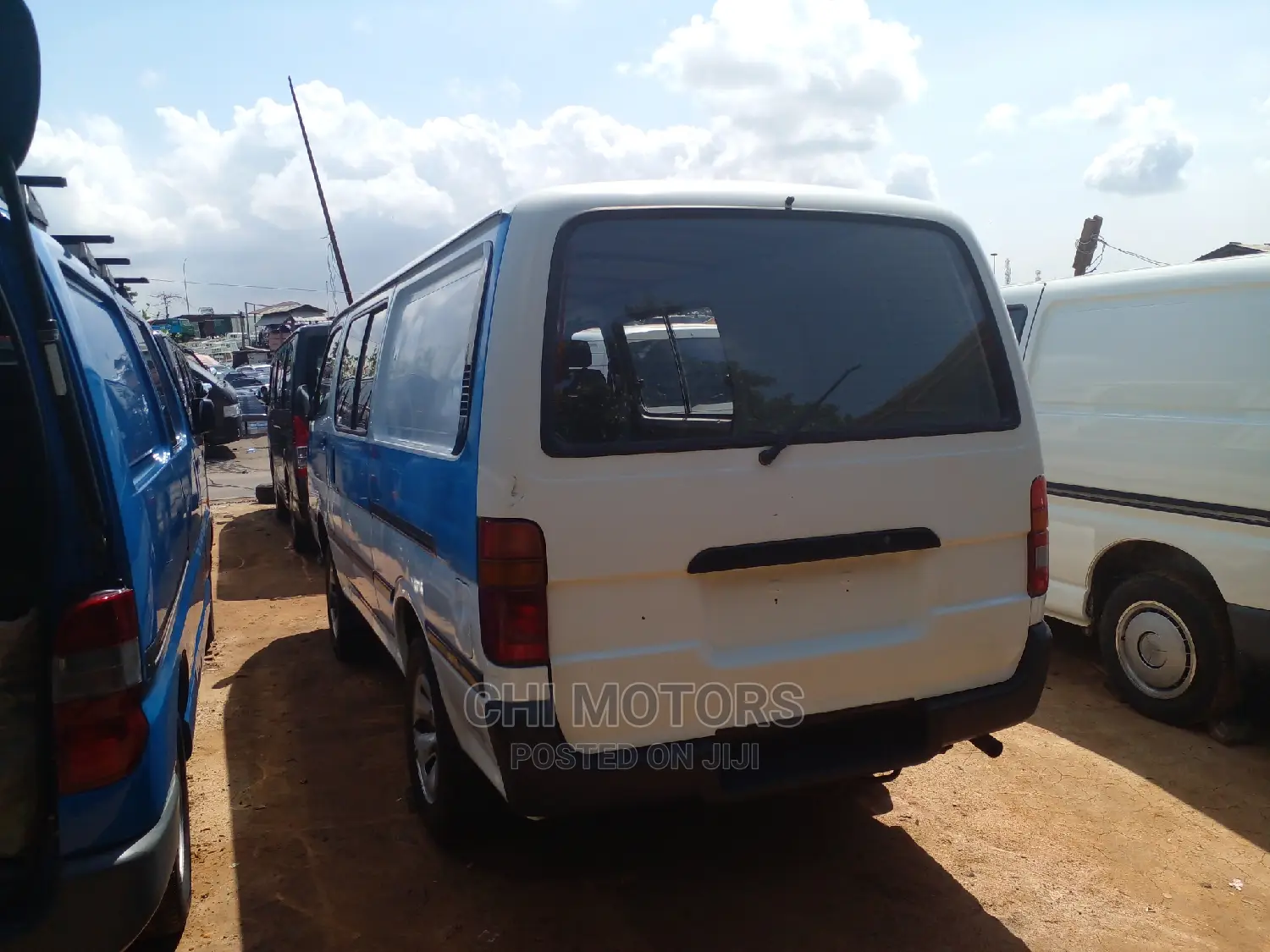 Toyota HiAce 2000 White