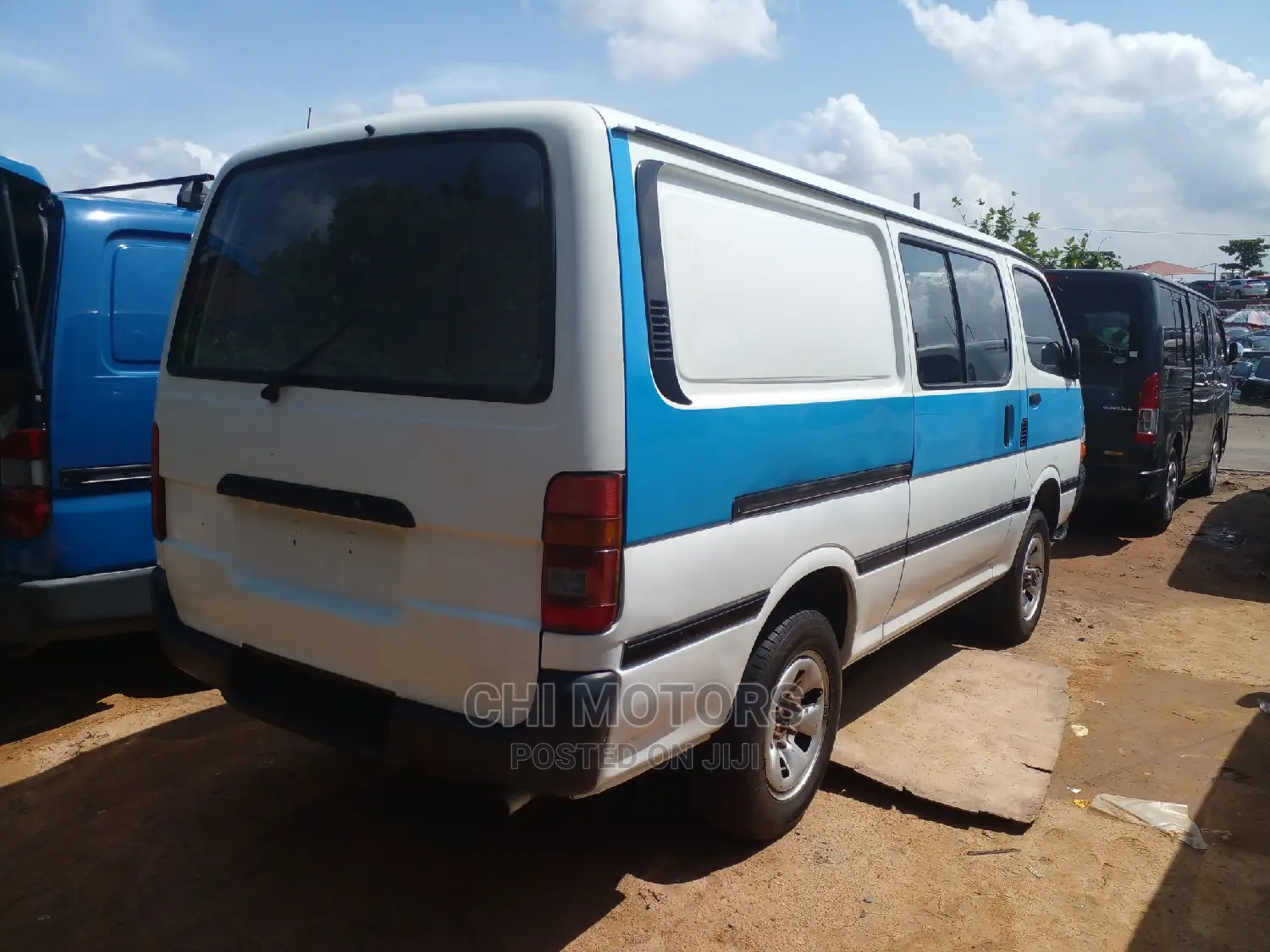 Toyota HiAce 2000 White
