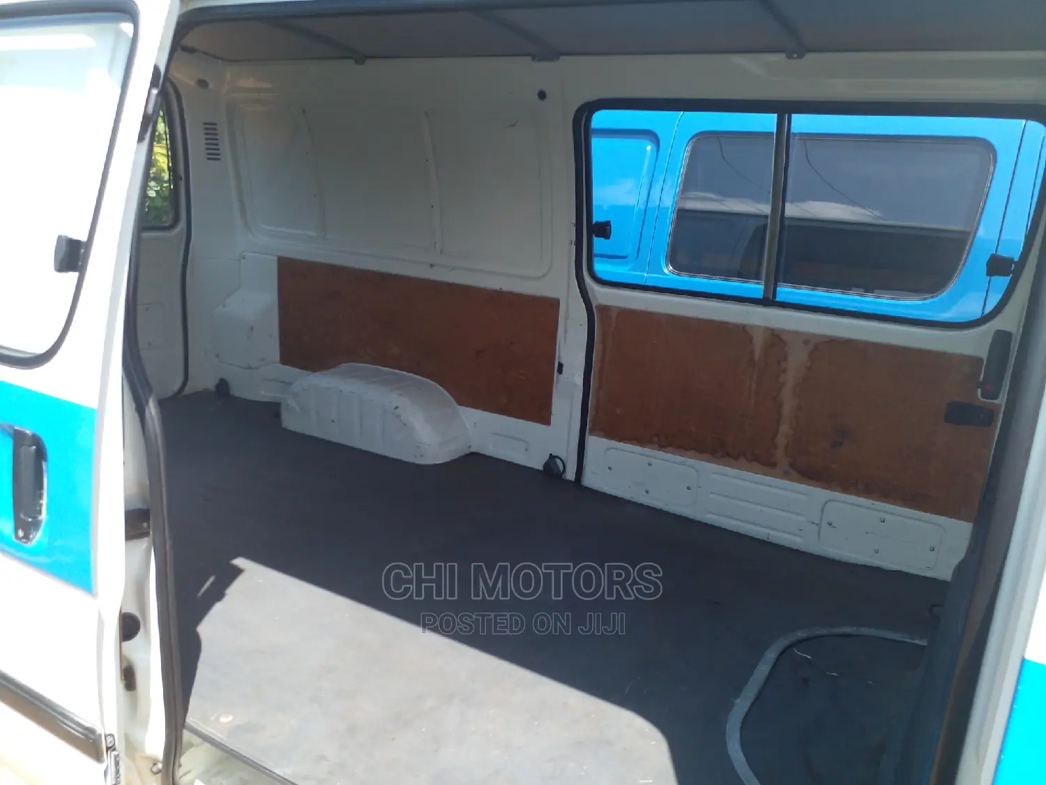 Toyota HiAce 2000 White