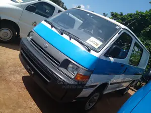 Toyota HiAce 2000 White